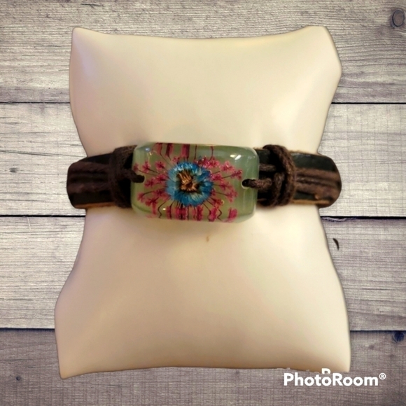 3/$30 Leather Macrame Floral Resin Slide Bracelet - Picture 1 of 6